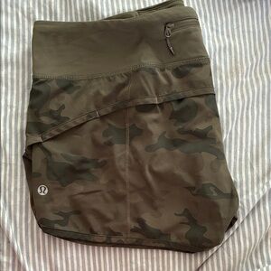 lululemon athletica Savasana Camo Green Shorts. Sz 10